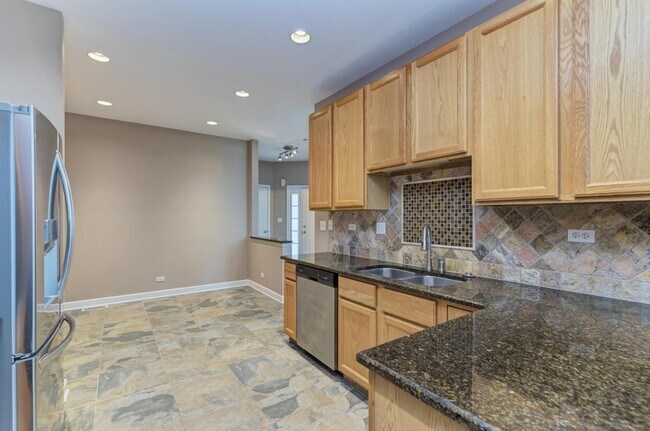 Building Photo - 3015 Kentshire Cir