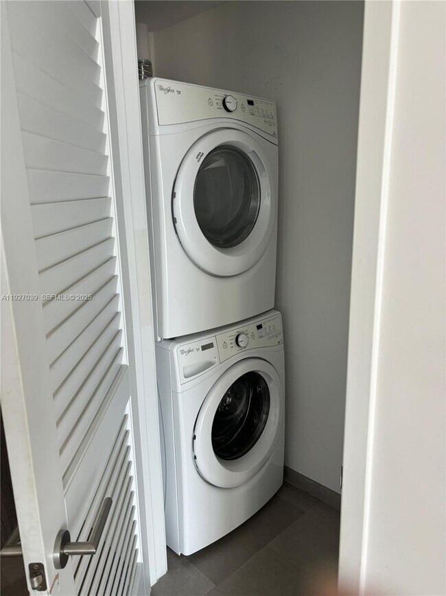 Building Photo - 68 SE 6th St