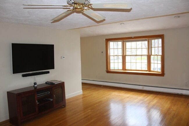 Building Photo - 28 Myrtle St