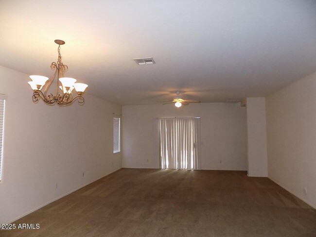 Building Photo - 45449 Alamendras St