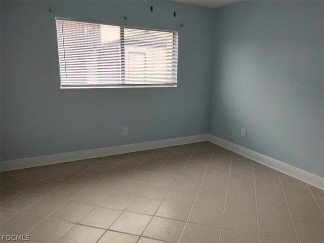 Building Photo - 4928 Vincennes St