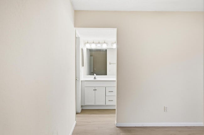 Building Photo - Woodhaven Condominium