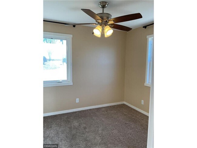 Building Photo - 28662 W Lake Dr