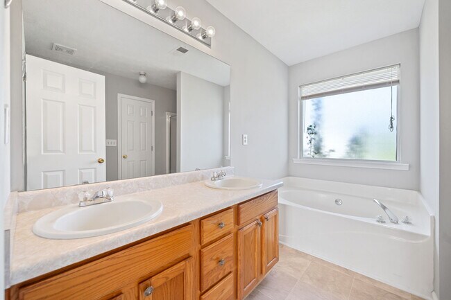 Building Photo - 3313 Summit Creek Ln