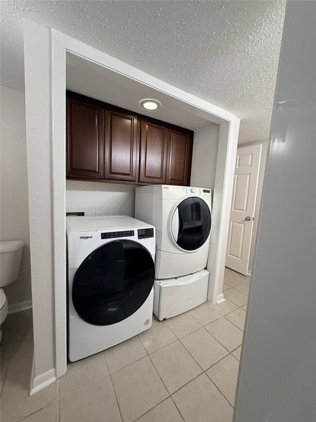 Building Photo - 3045 Walnut Bend Ln