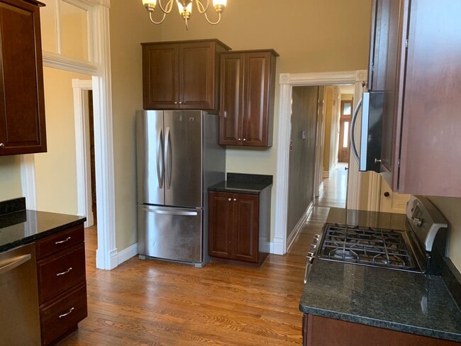 Building Photo - 3129 Shenandoah Ave