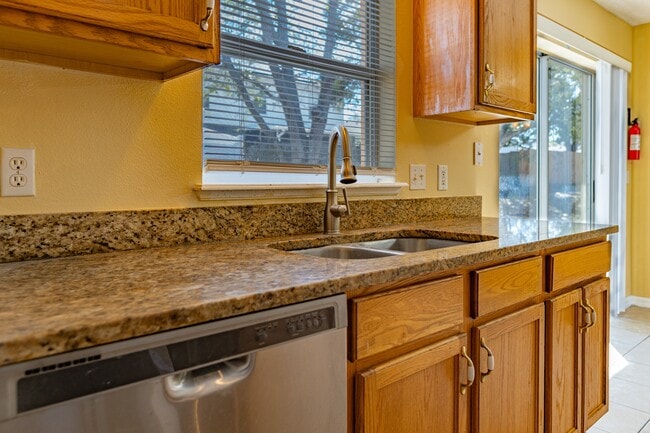 Building Photo - 274 Curtis Ave