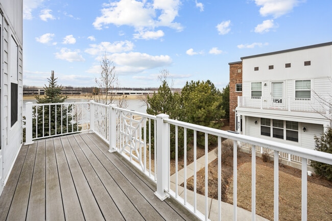 Building Photo - 901 Times Square Dr