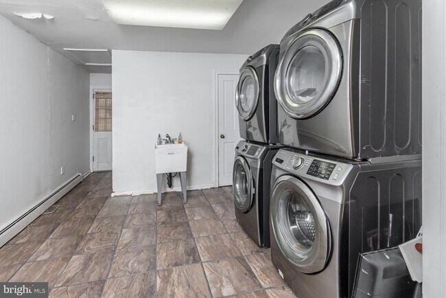 Building Photo - 1322 Commissioners Rd