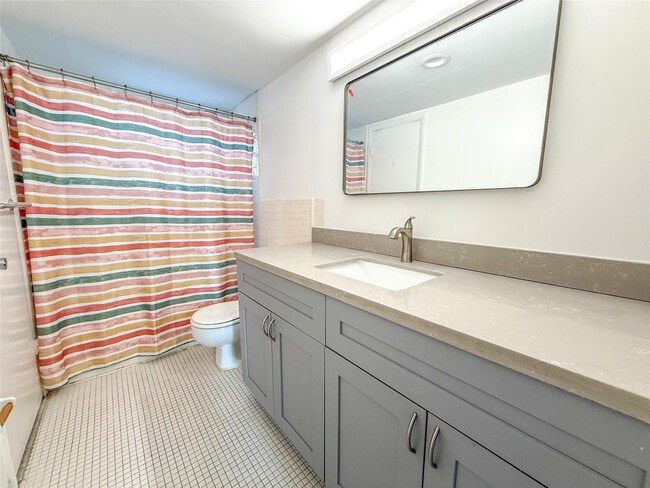 Building Photo - 1333 E Hallandale Beach Blvd