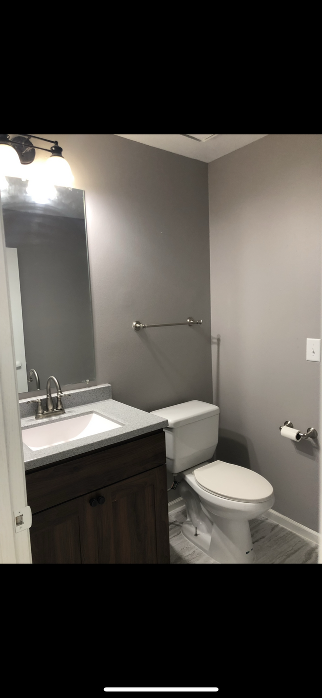 Half bath on 2nd level - 4502 W Westchester Sq