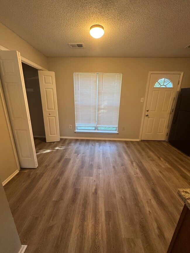 Building Photo - 4217 Brighton Dr