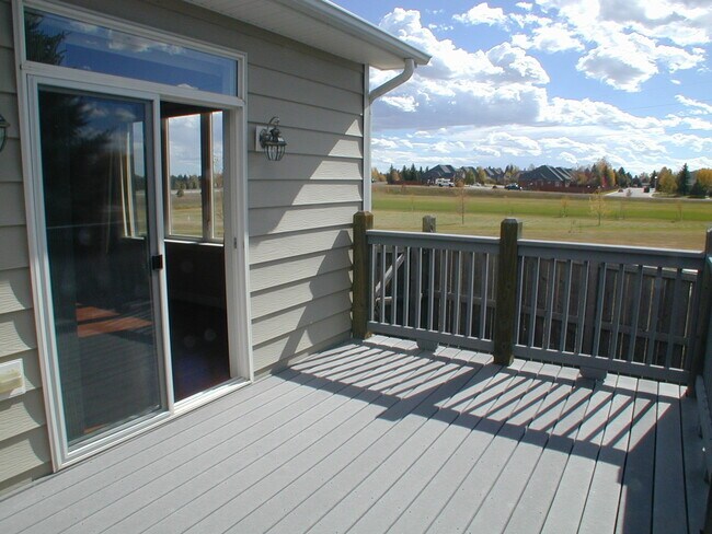 Building Photo - 400 Sterling Dr