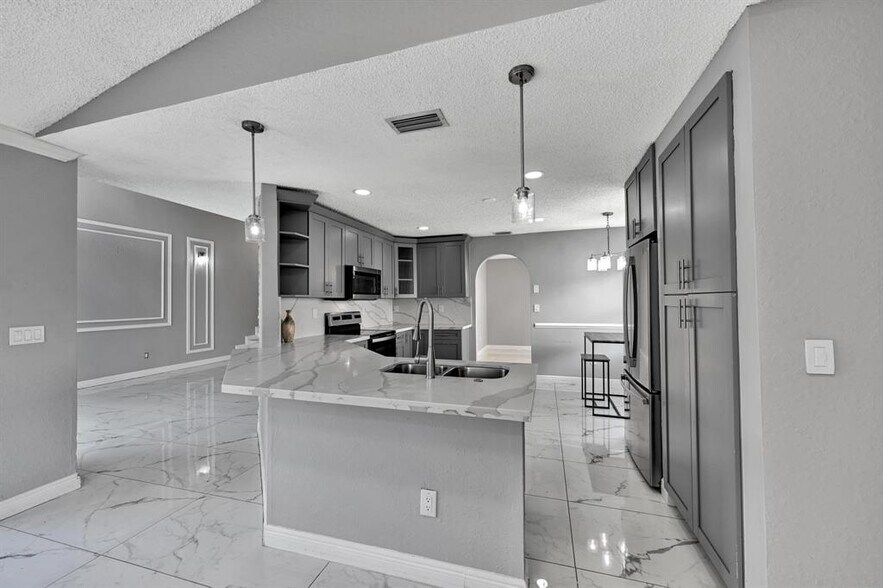 Building Photo - 1602 SW 159th Ave