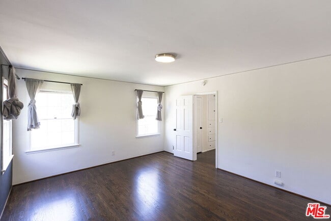 Building Photo - 2547 Canyon Dr