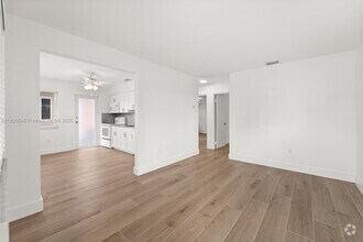 Building Photo - 37 NW 49th Ave