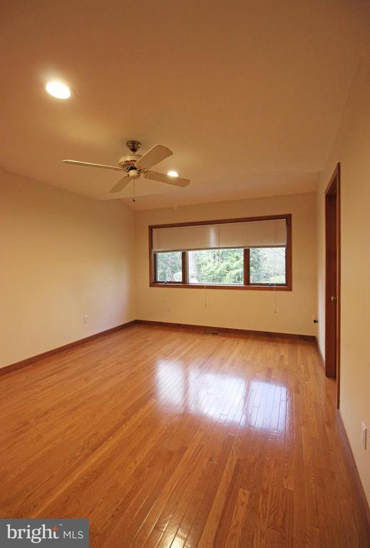 Building Photo - 6872 Melrose Dr