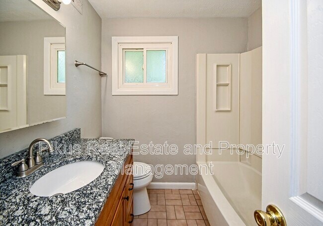 Building Photo - 3055 13th St