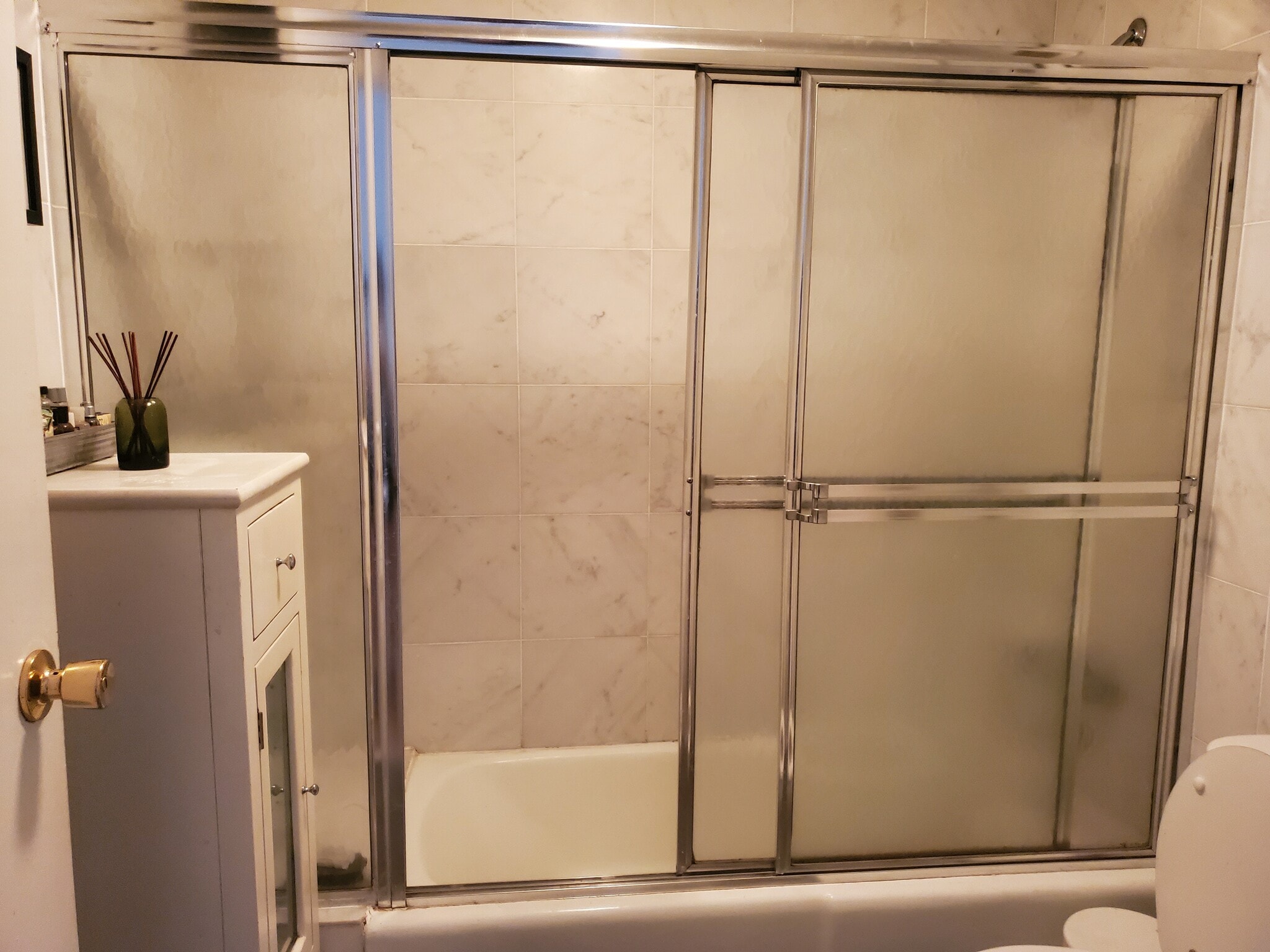 1st Bth - 471 Broadway