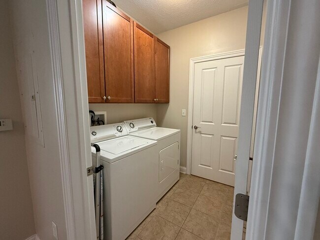 Building Photo - Charming 2 beds 2 baths in Columbus!