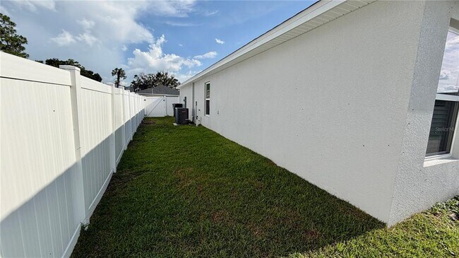 Building Photo - 332 Cascara Ln