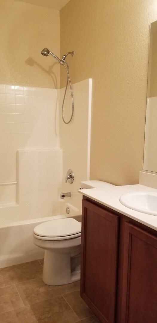 Building Photo - Large beautifully maintained newer home located in Demonte Ranch.