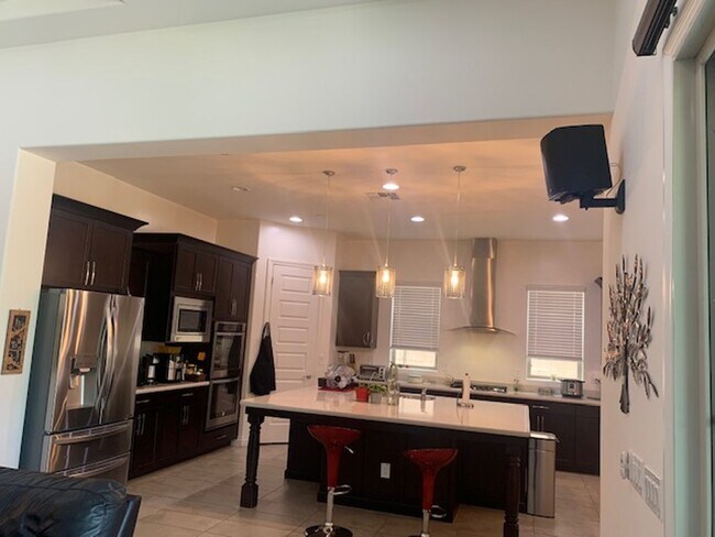 Building Photo - Gorgeous 5 Bed 3.5 Bath 3 Car garage home with private pool + SOLAR in gated community in Peoria