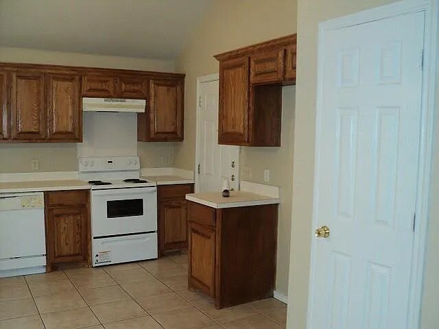 Building Photo - Eagle Mountain ISD ! 3/2/2 Large yard ! Split bedrooms