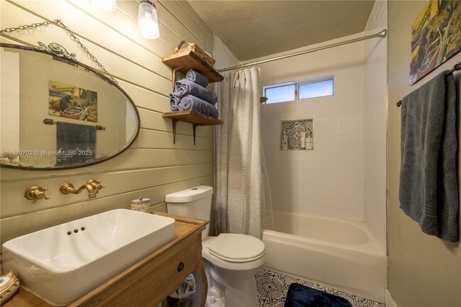 Building Photo - 448 Quail Dr
