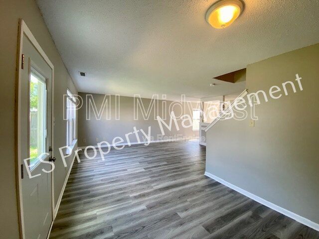 Building Photo - 10902 Glenayr Dr