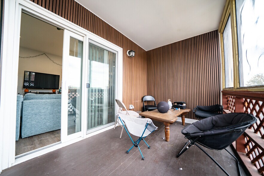 Building Photo - 137 Centre St