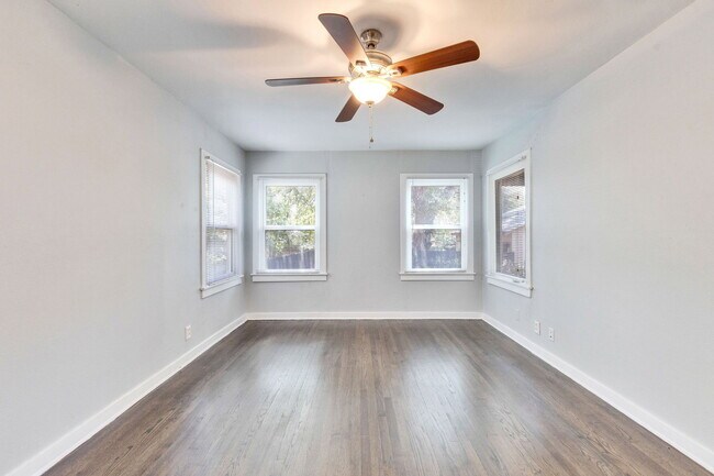 Building Photo - 1201 W 40th St