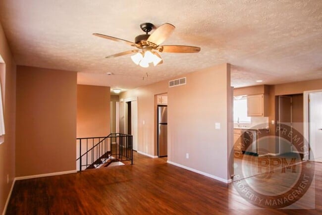 Building Photo - Charming 6 Bed 2 Bath Home Near the Offutt