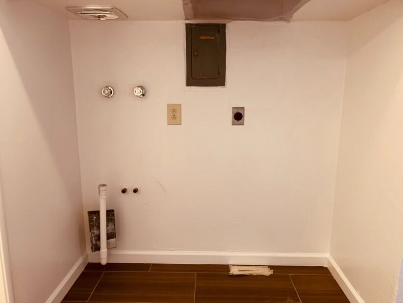 Laundry hook up - 10 W Swain Rd