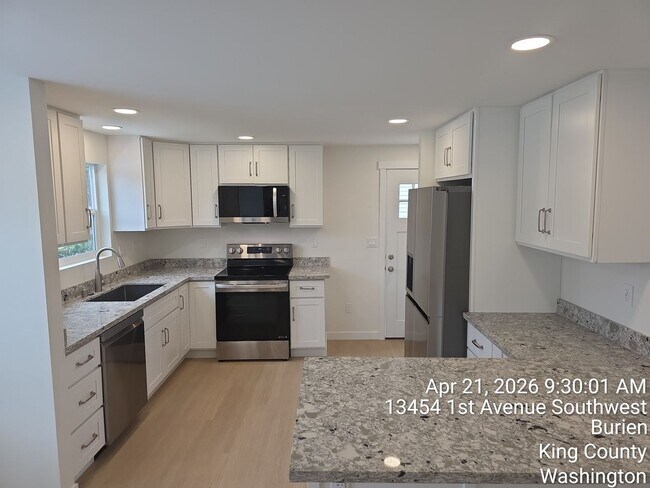 Building Photo - Burien Newly remodeled home - 3 bedrooms 2 bathrooms - A must see - available NOW