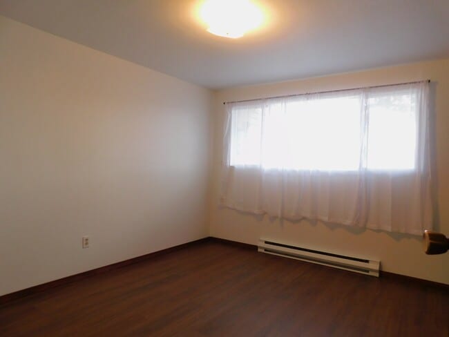 Building Photo - 604 Pine Ave