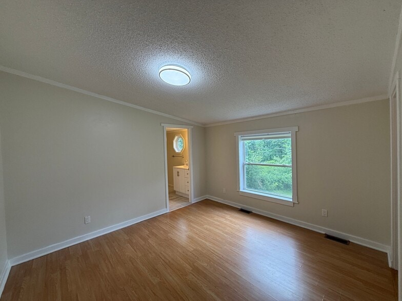 Building Photo - 48 Fox Dr
