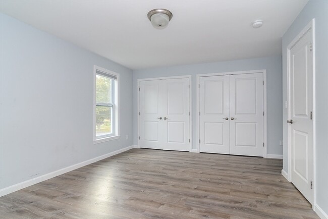 Building Photo - 280 Barlows Landing Rd