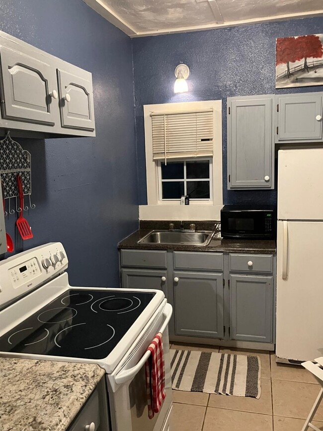 Building Photo - 2328 Union St