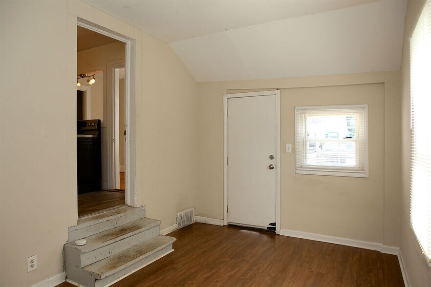 Building Photo - 2214 Walker Ave