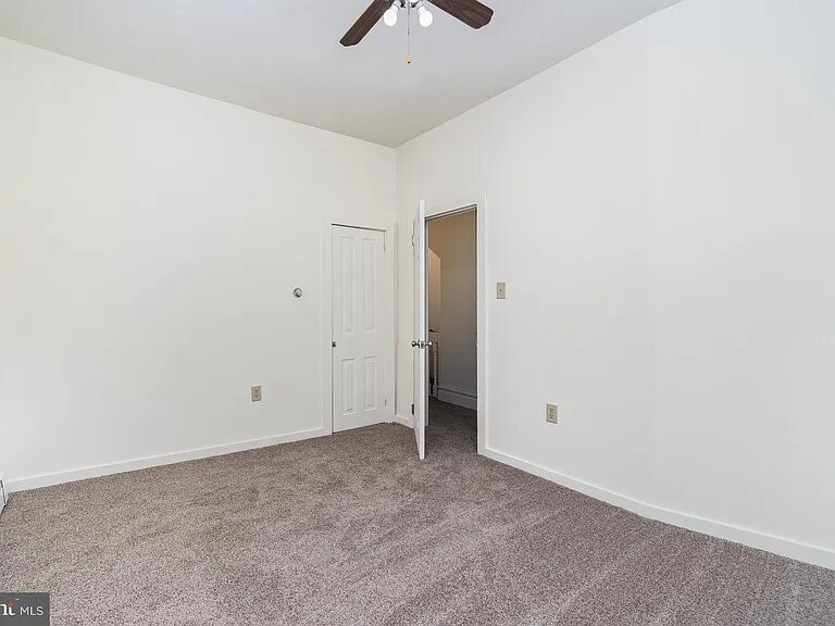 Building Photo - 323 Market St