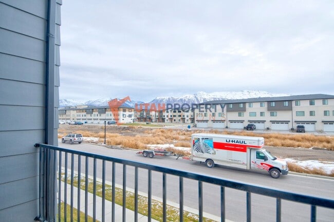 Building Photo - 963 W 540 S