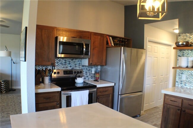 Building Photo - 4 Tilbury Ln