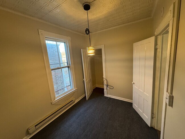 Building Photo - 560 2nd St