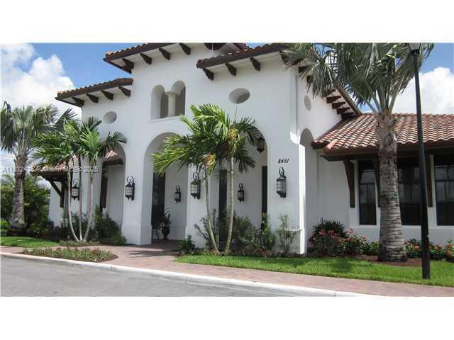 Building Photo - 2950 St Thomas Dr