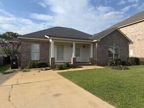 Building Photo - LEASING FOR FALL 2027 3 Bed/3 Bath Forest Lake Home less than a mile from campus!