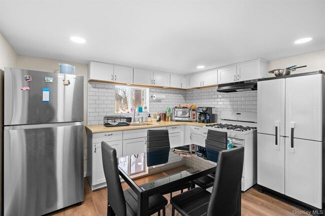 Building Photo - 136 Pine St