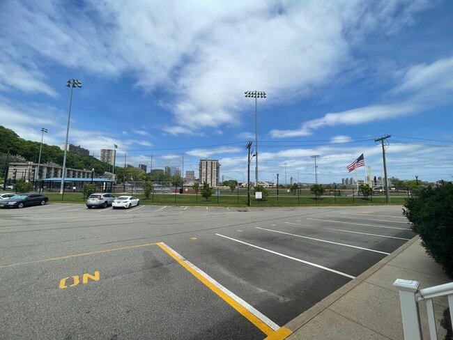 Building Photo - 1111 River Rd