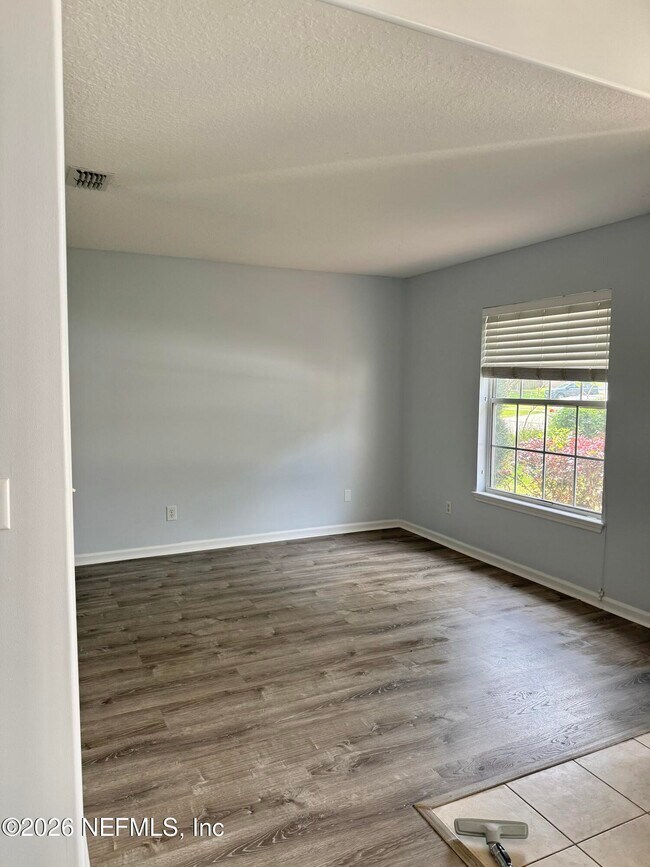 Building Photo - 12255 Lake Fern Dr E