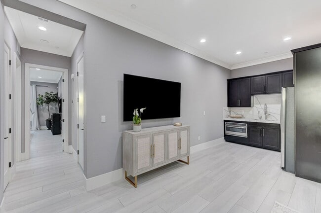 Building Photo - Distinctive Fully Furnished Estate in The Canyons!